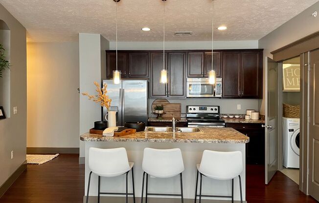 2 beds, 2 baths, 1,078 sqft, $1,595, Unit 1010 on the Lake - Two Bedrooms Lakeview Options