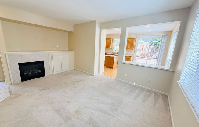 Beautiful 3 Bed 2.5 Bath Santa Clara Townhome. 2 Car Garage & Private Backyard