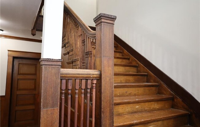 1856 E 89 ST