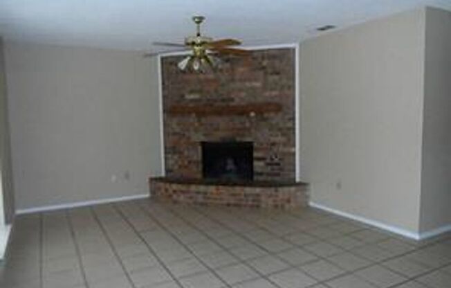 REFRESHED HALF DUPLEX IN IRVING!!