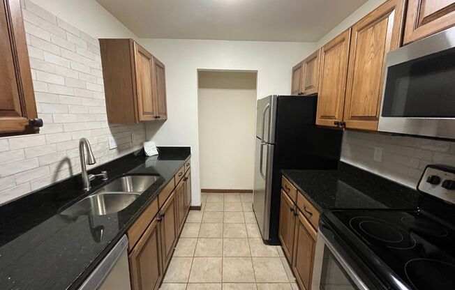 2 beds, 1 bath, 965 sqft, $1,575, Unit 7742RB