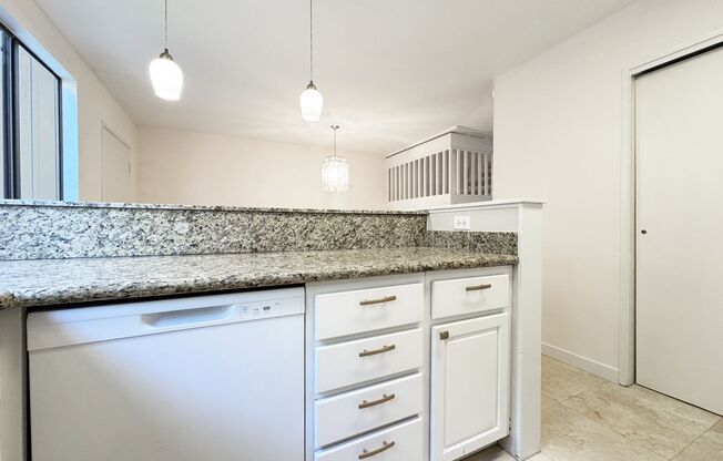 Pet Friendly Hawaii Kai Townhouse with A/C
