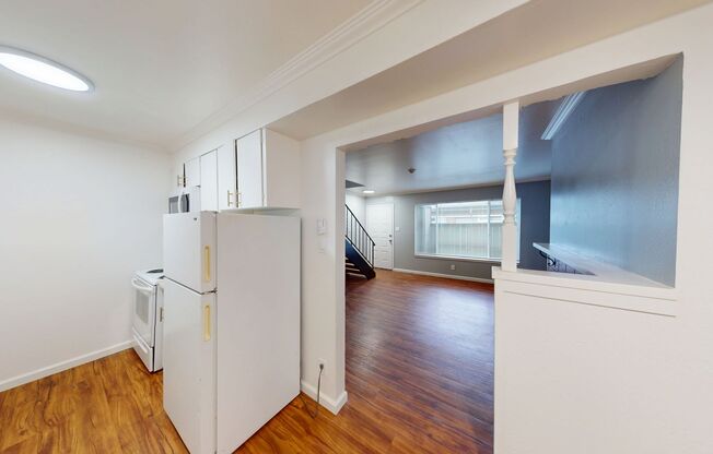 2 beds, 1 bath, 715 sqft, $2,450, Unit 619-1