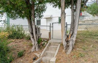 *SPECIAL: $500 off first month | $1111 - 1BR/1BA Pet Friendly Duplex Near Garden of the Gods Park
