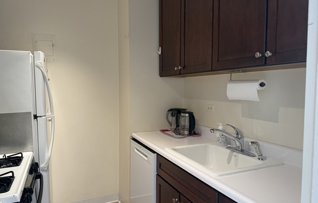 Studio, 1 bath, 590 sqft, $3,400, Unit 6M