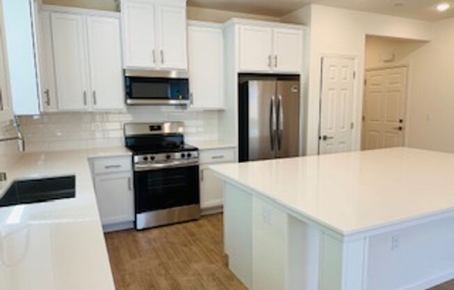 $2,600 Armstrong & Olive, 4 Bed - E Weathermaker Ave, Fresno - New Build, Solar & Quartz