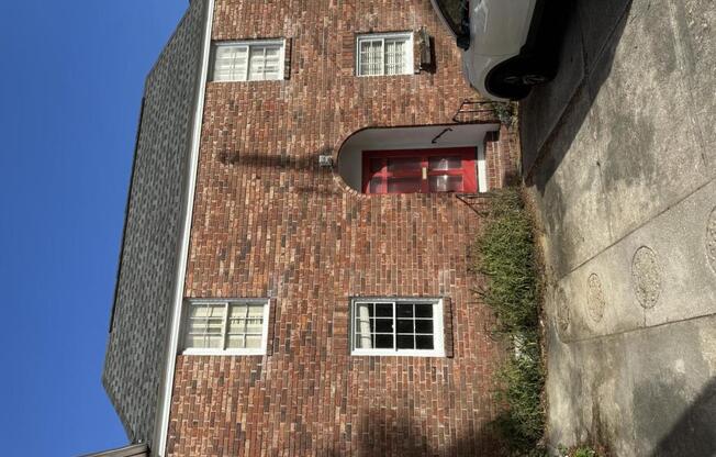 166 QUEEN ST