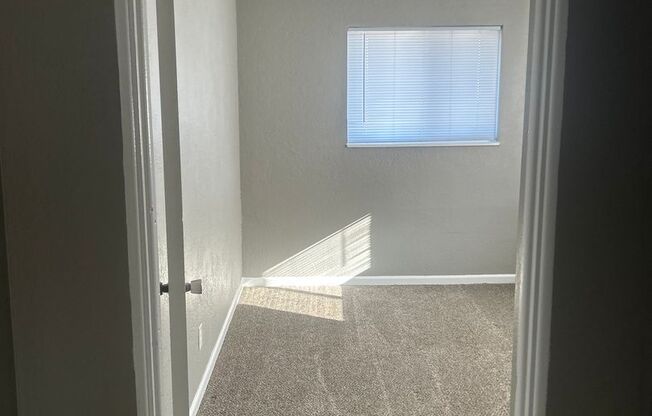 2 beds, 1 bath, 750 sqft, $1,170, Unit B12 1037 13
