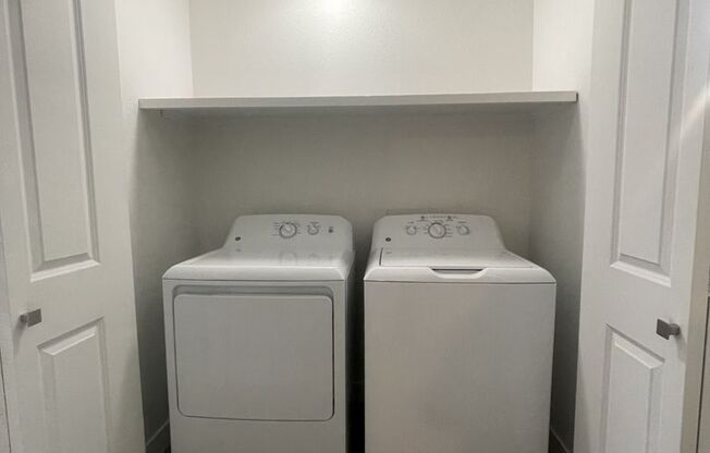 2 beds, 2 baths, 992 sqft, $1,835, Unit 216**