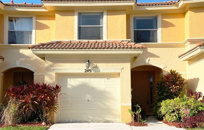 3BD/2.5BA Townhome in Seminole Lakes!