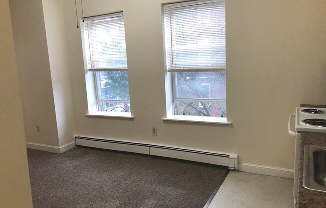2 beds, 1 bath, 700 sqft, $3,300, Unit 6(3A)