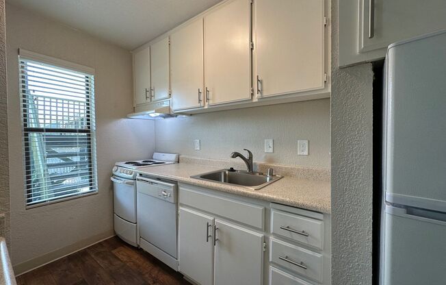 1 bed, 1 bath, $1,295, Unit 53