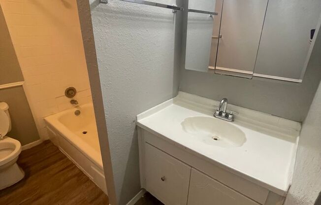 1 bed, 1 bath, 592 sqft, $675, Unit 202W