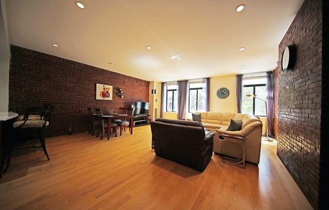 142 COMMERCIAL ST