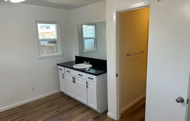 1 bed, 1 bath, 450 sqft, $995