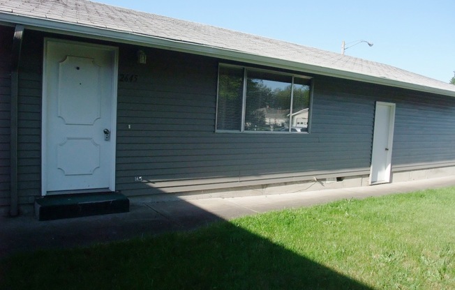 2 beds, 1 bath, $1,525