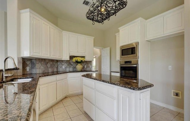 404 GOLF CREST LN