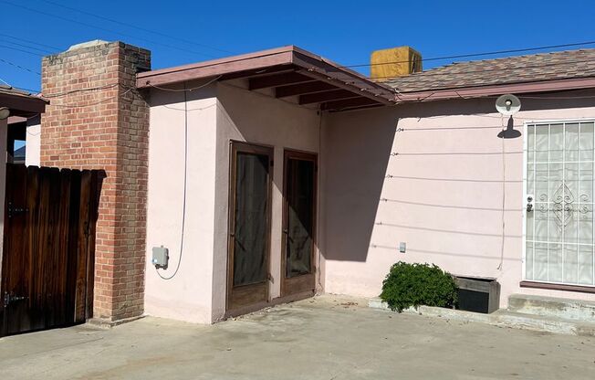 1 Bedroom, 1 Bathroom Back Unit