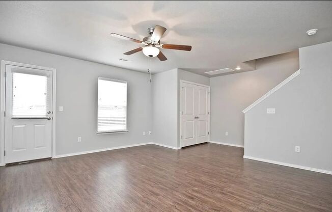 3 beds, 2.5 baths, 1,101 sqft, $1,300, Unit 1008B