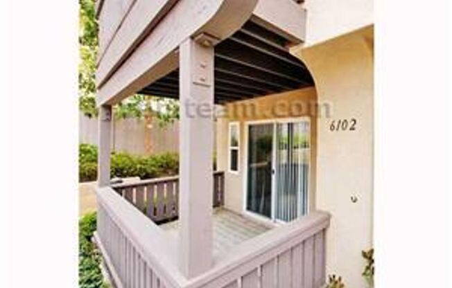 Don't miss this Fresh and Sunny 3 Bedroom Carlsbad Town Home!!!