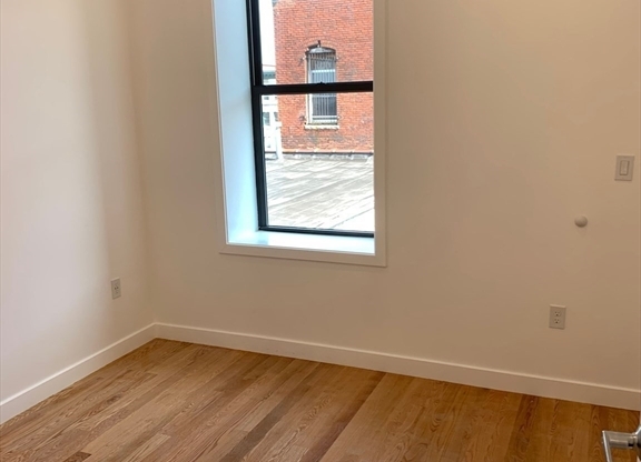 2 beds, 1 bath, $2,250, Unit 501
