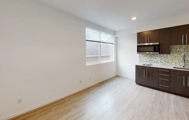 Studio, 1 bath, 219 sqft, $1,100, Unit 201