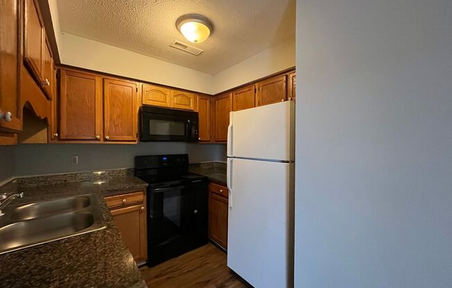 2 beds, 1 bath, $850, Unit 51