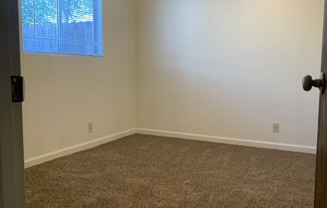 3 beds, 1 bath, 900 sqft, $1,140