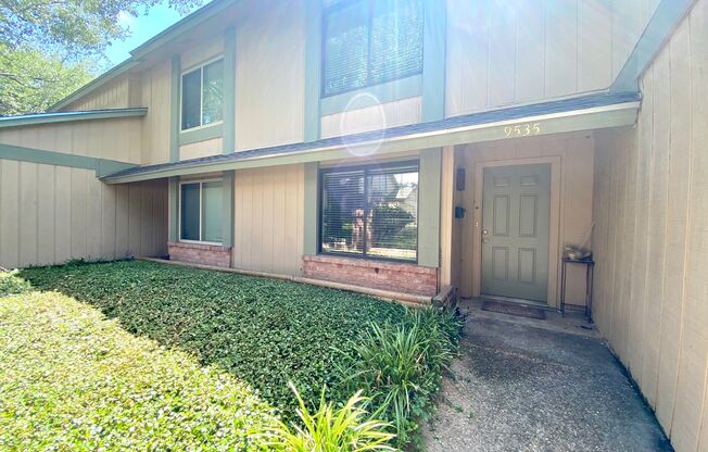 3 bedroom w/ attached Garage!