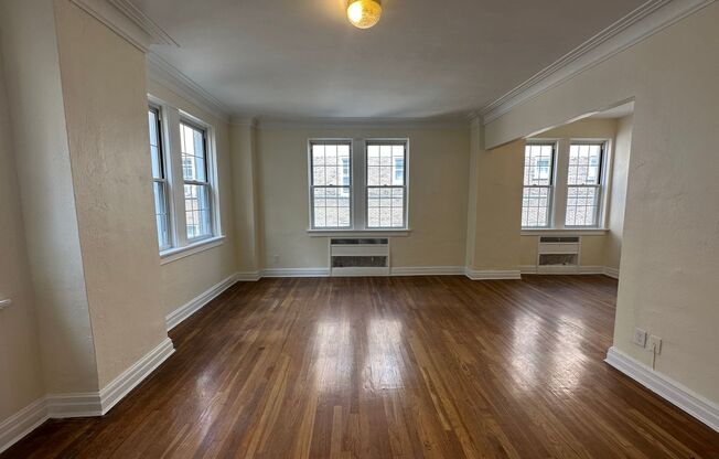 1 bed, 1 bath, 985 sqft, $1,485, Unit New King Edward  804