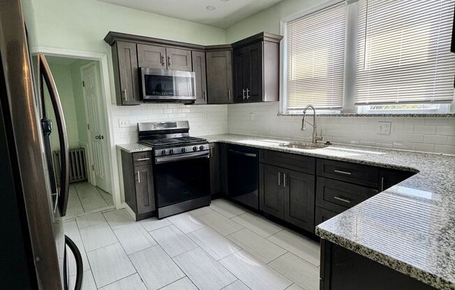 Spacious 3-Bedroom Home Near Fern Rock Station with Outdoor Space and In-Unit Laundry