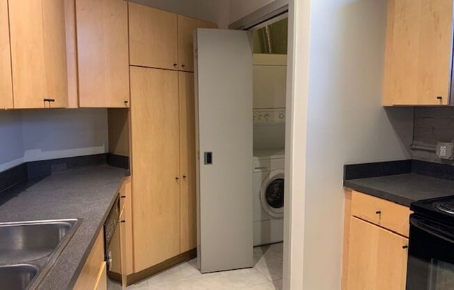 1 bed, 1 bath, 684 sqft, $1,270, Unit 407