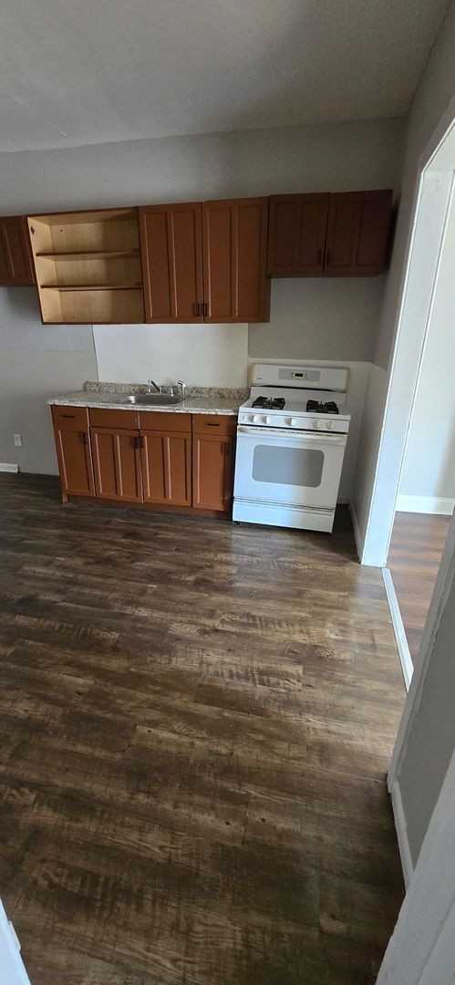 3 beds, 1 bath, $1,350