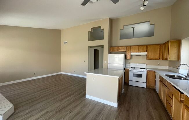 2226 Crown Valley - Ranch w/3 Car Garage
