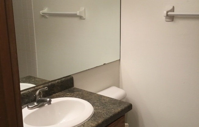 2 beds, 1 bath, 950 sqft, $1,700, Unit 7641CB