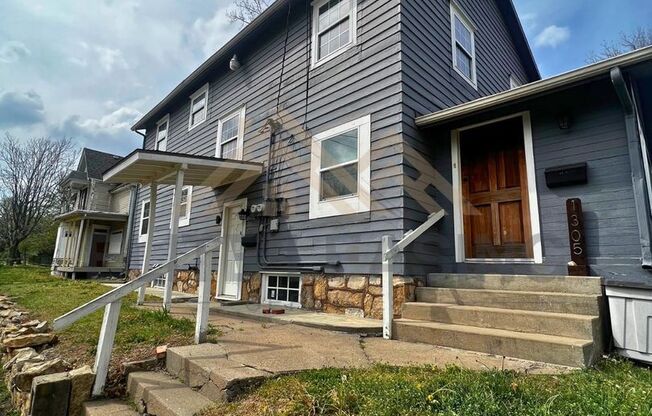 1305 SW Clay St.