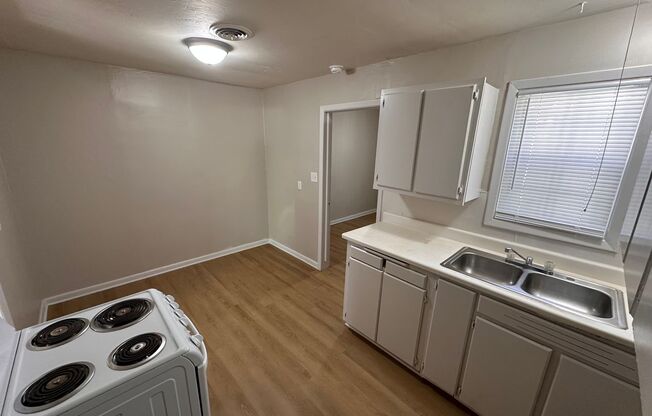 2 beds, 1 bath, $750