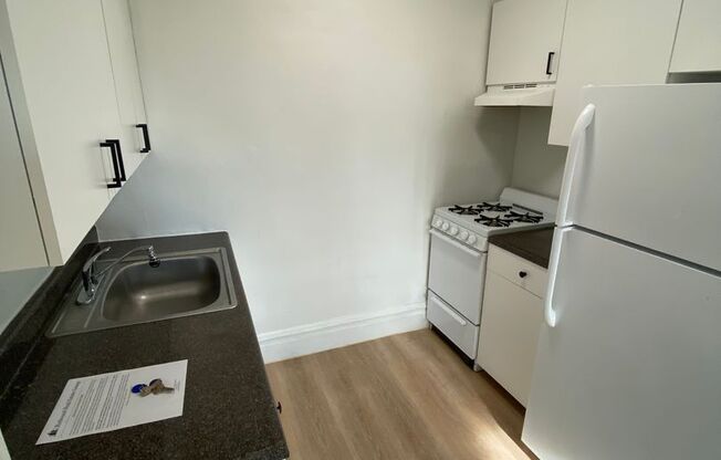 Studio, 1 bath, 435 sqft, $1,777, Unit C09