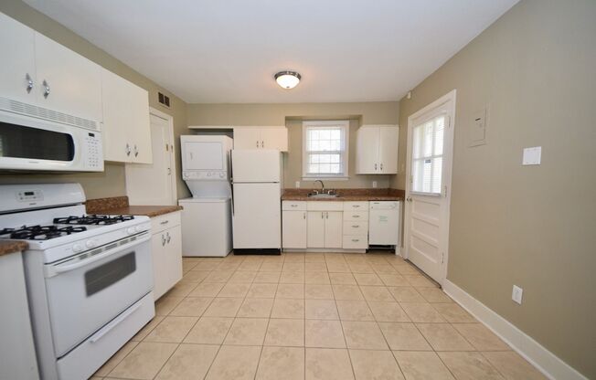 Cute 2 bed, 1 bath home in the High Point Terrace area is six minutes from U o f M with easy access to Sam Cooper.