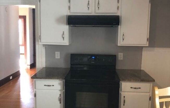 3 beds, 1 bath, $2,100, Unit 102