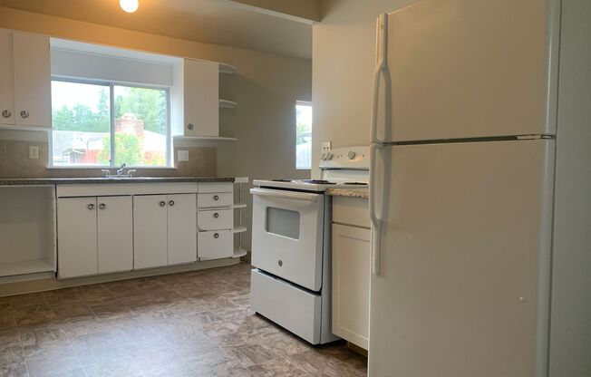 Cute One Bedroom Apartment with a Large Storage shed
