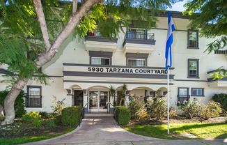 Tarzana Courtyard