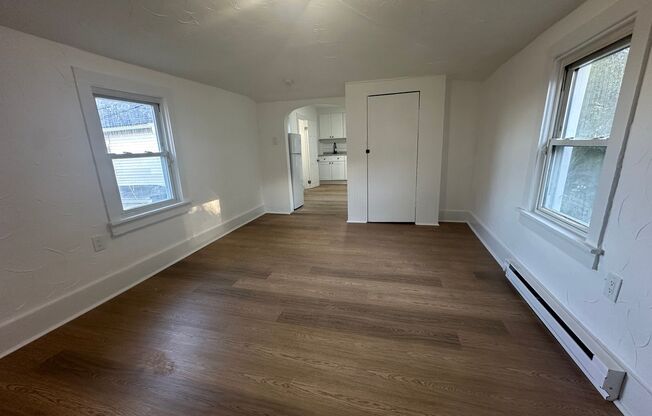 1 bed, 1 bath, $1,400, Unit 2-B