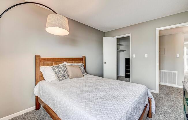 2 beds, 1 bath, 860 sqft, $1,154