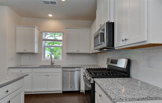 Like New Townhome in Beautiful North Charlotte Community!