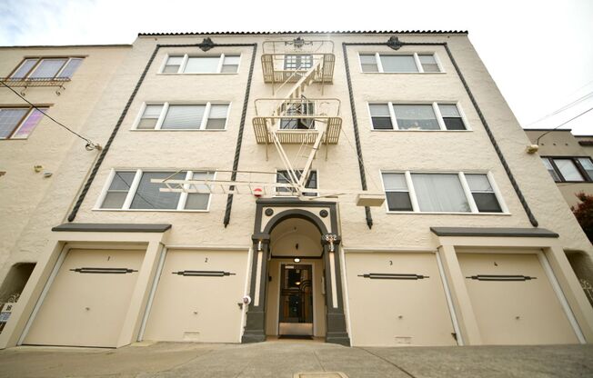 832 York St.