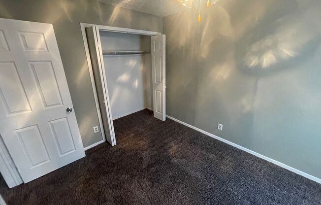 2 beds, 2 baths, 920 sqft, $985, Unit 24B