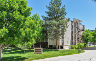 Beautiful 2BR/2BA Condo with Pools, Parking & Great Amenities!