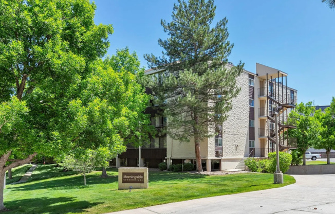 Beautiful 2BR/2BA Condo with Pools, Parking & Great Amenities!
