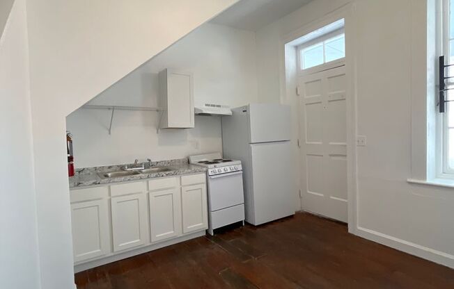 2 beds, 1 bath, 999 sqft, $2,300, Unit Unit F